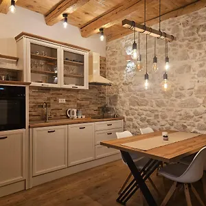 apartments-dalmatian-stone-house.hotelinzadar.com/