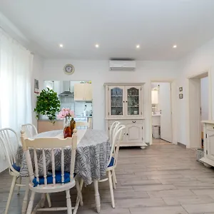 apartman-duje-trogir.hotels-in-trogir.com/