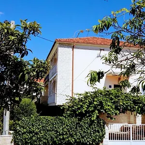 apartment-ivo-trogir.hotels-in-trogir.com/